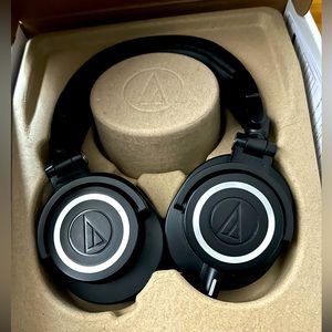 Professional studio headphones
